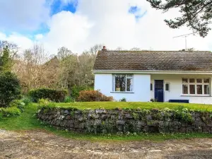 River View Cottage with Garden