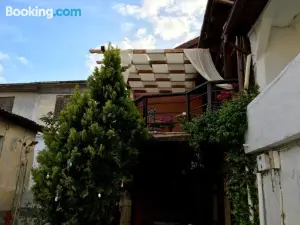 Varosi Guesthouse