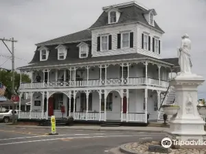 The Inn at Old Harbor
