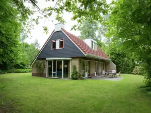 Cozy House with Garden, Close to the Lemelerberg
