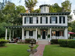 Denham Inn