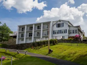 Belknap Point Inn