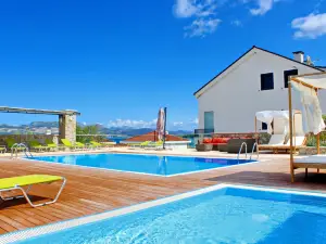 Apartments Kula