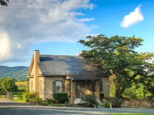 Glen Gordon Manor