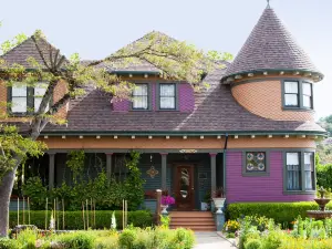Kelley & Young Wine Garden Inn