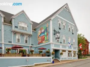 Lunenburg Arms Hotel