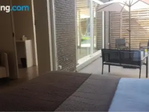 B&B Charles Cabour