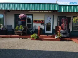 100 Mile Motel & RV Park