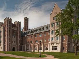 艾爾邁拉霍斯黑茲凱隆酒店