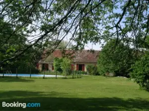 Chambres d'hôtes - Dîners - Piscine - Centre-Ville Bergerac 5km - Domaine de Bellevue Cottage