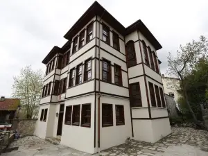 Ra'na Konak