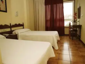 Hotel Restaurante Nogallás