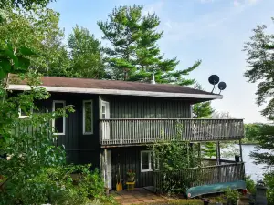 Ponhook Lakefront - 4 Br Cottage