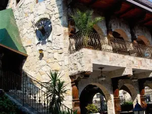 Hunter Prince Castle Hotel