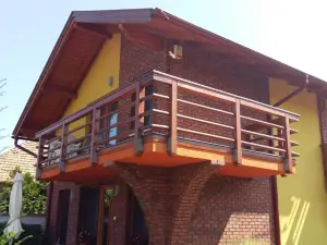 Rozmaring Apartmanok