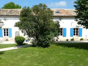 Maison de 4 Chambres Avec Piscine Partagee Jardin Amenage et Wifi a Saint Vincent la Chatre