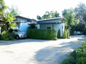 Usiket Resort