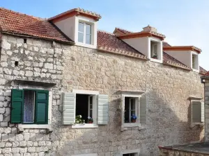 Villa Mama - Traditional Apartments in Omis, Free Parking