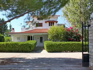 Candia House