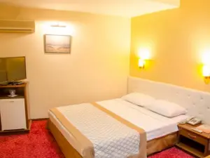 Kircuval Hotel
