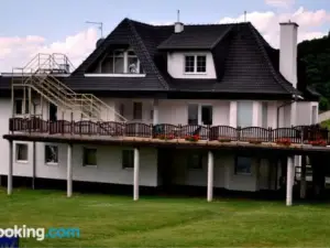 Hotelik Dworek Legnickie Pole 4km od Legnicy