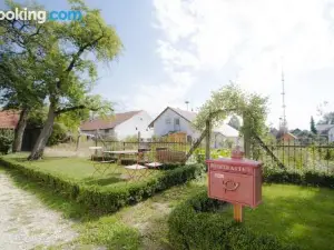 Historischer Pfarrhof Niederleierndorf
