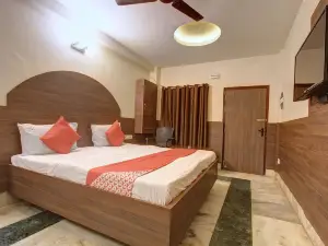 OYO 62665 Poorna Lodge