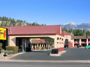 瑙-市中心温德姆速8酒店及會議中心