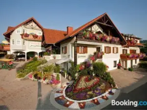 Pension Drei-Mäderl-Haus