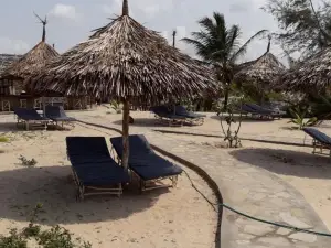 Mambrui Golden Beach Bar and Cottages