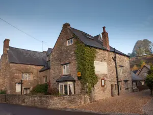 Tudor Farmhouse Hotel