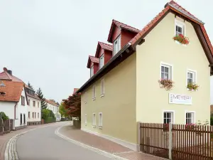 Bei Meyers Schlafen & Feiern