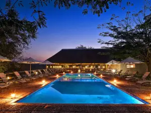 Nyati Safari Lodge