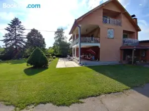 Apartments Domaćinstvo Nikolić