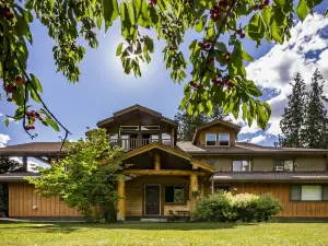 Bella Coola Mountain Lodge