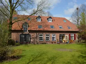 Sprawling Farmhouse in Mill with Fenced Garden