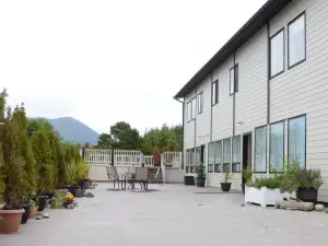 Pacific Rim Guest Lodge - Adults Only