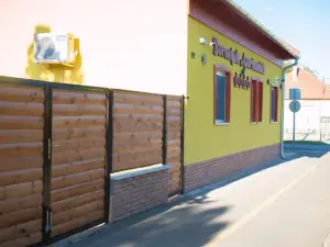 Borostyán Apartmanház