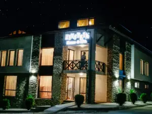 Einstein House & Spa