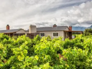 Seven Oaks Vineyard Cottages