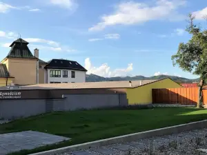 Penzión V Inom Svete
