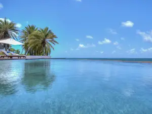 Hodges Bay Resort & Spa