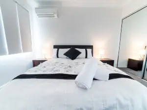 1 Bedroom Gold Coast Beachside Apt w/AC + Parking