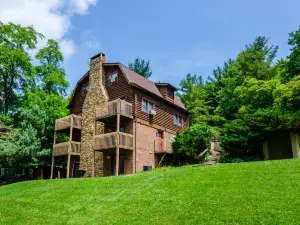 Highland Hills Motel & Cabins