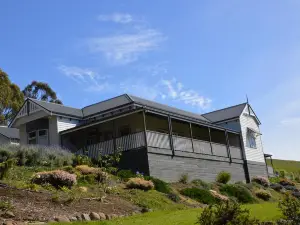 House on the Hill Bed and Breakfast