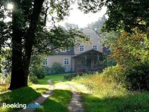 Maras Manor
