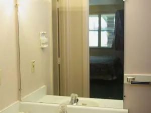 Country Club Inn & Suites