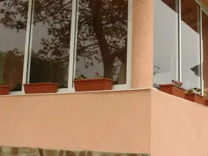 Nadya Holiday Home