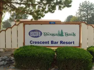 Crescent Bar Camping Resort Cottage 4