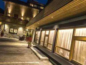 Helmhotel